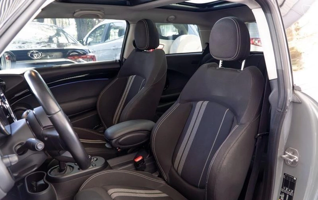 imagem-https://www.socarrao.com.br/sc-vehicle-images-prod/4491937/1793461101979-8625174_14_B_4caf2fa24e.jpeg