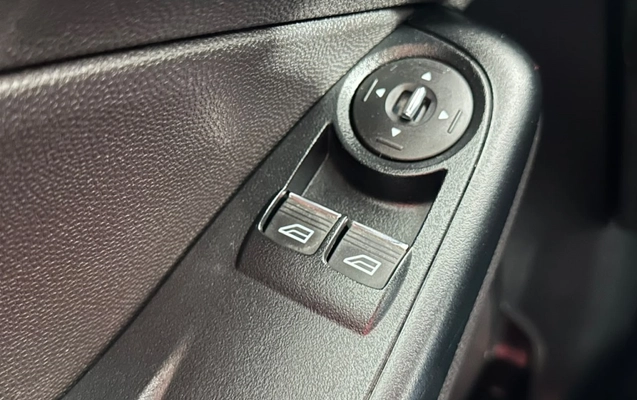 imagem-https://www.socarrao.com.br/sc-vehicle-images-prod/4492088/1793396181100-4_062831.jpg