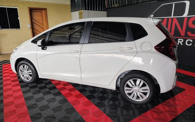 imagem-https://www.socarrao.com.br/sc-vehicle-images-prod/45024/1786544314280-7740737_3_B_73818e358f.jpeg