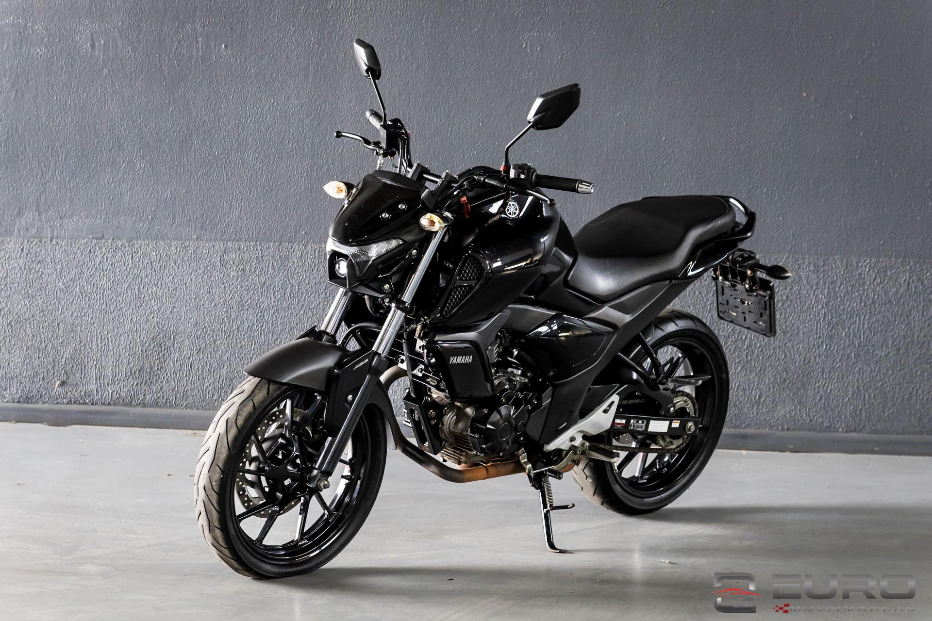 YAMAHA FAZER 600/ FZ6 S  na cor Preto no Porto Alegre / RS - 45105