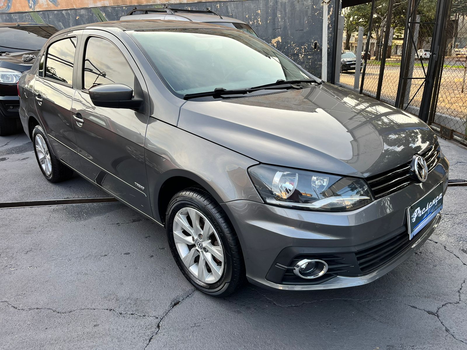 Volkswagen Voyage 2014 Cinza — foto 1 de 3