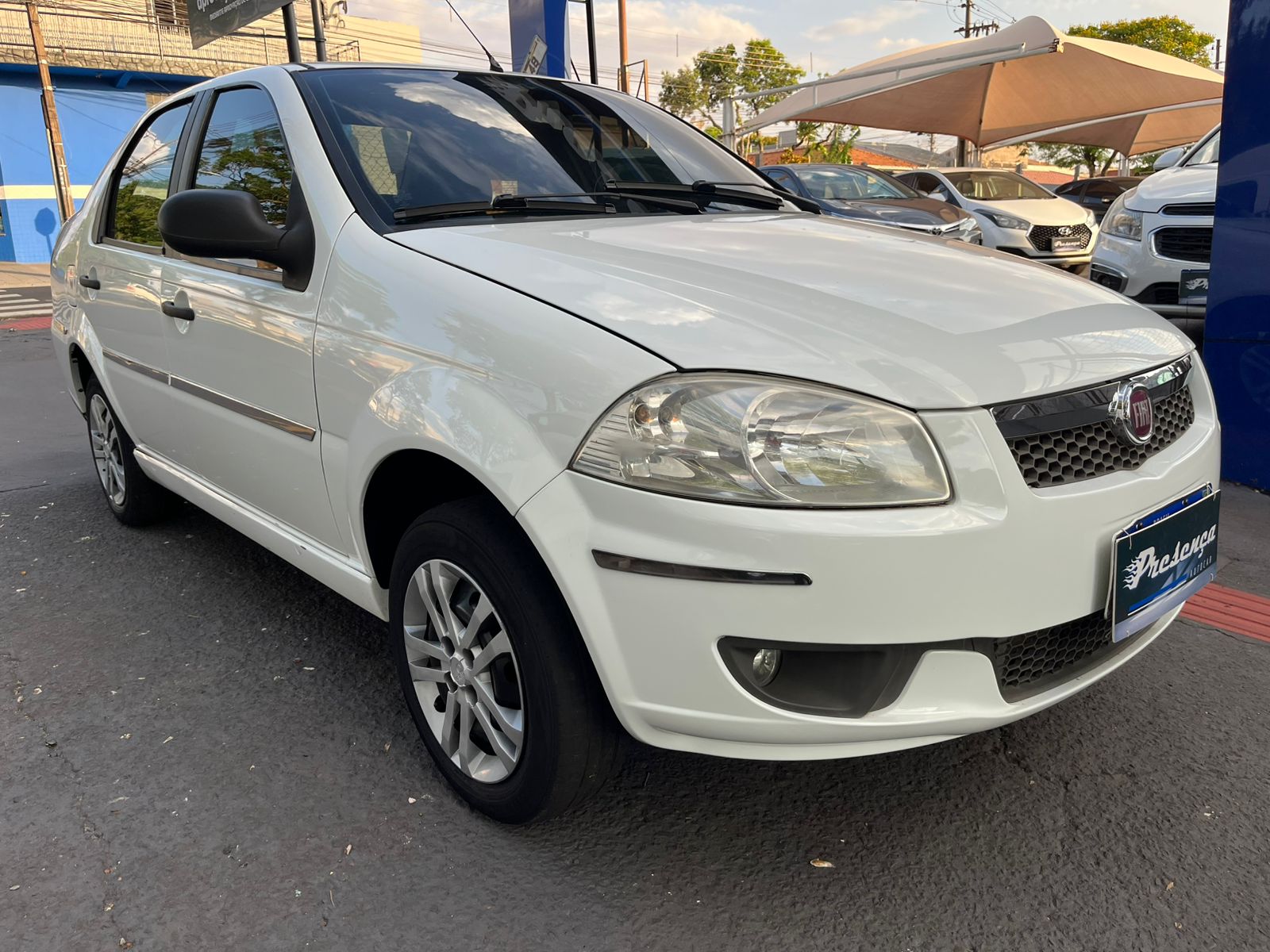 Fiat Siena 2014 Branco — foto 1 de 3