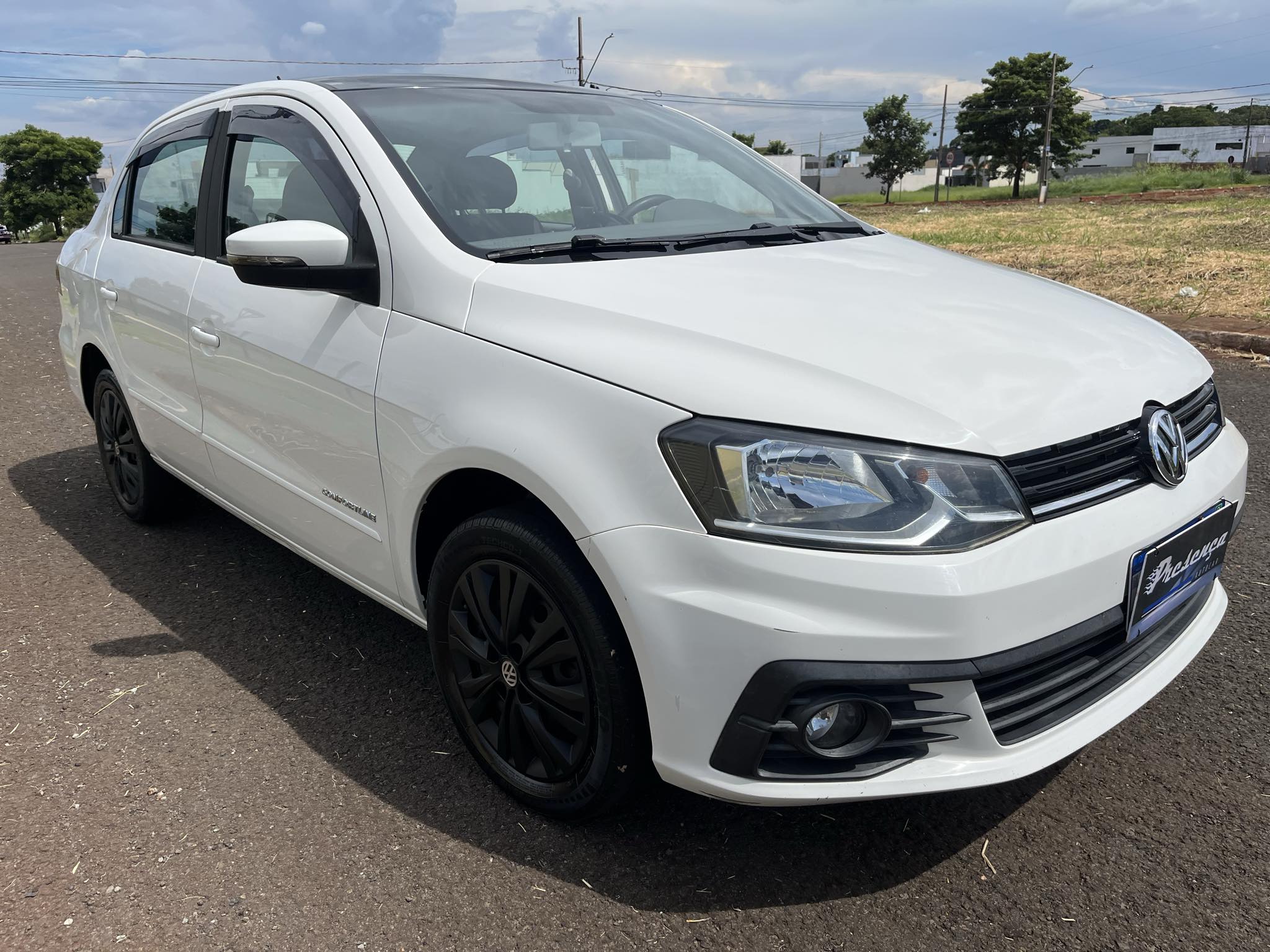 Volkswagen Voyage Comfortline 1.0 T.Flex 12V 4p na cor Branco em Maringá / PR - 45452
