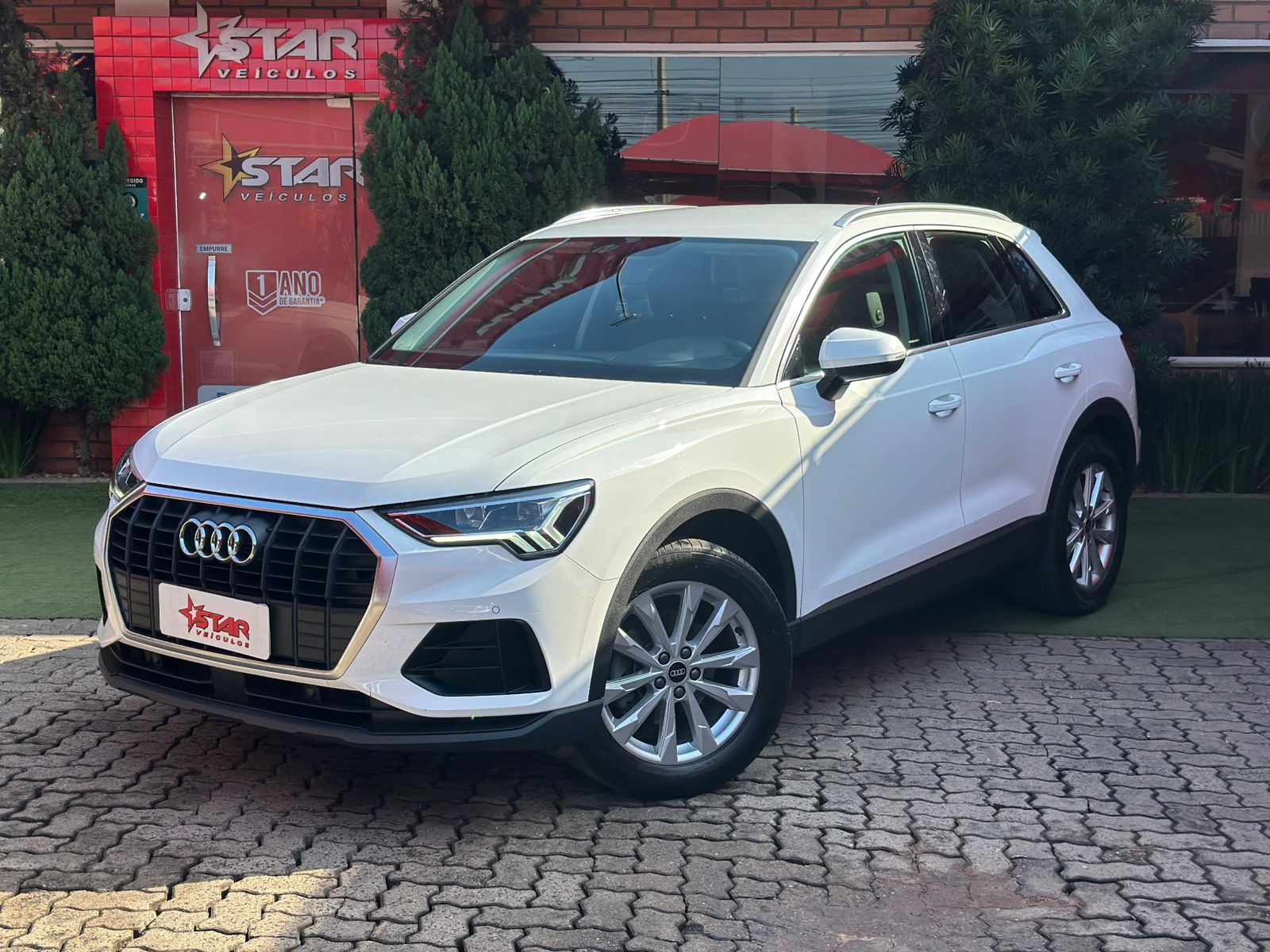Audi Q3 2021 Branco — foto 1 de 3