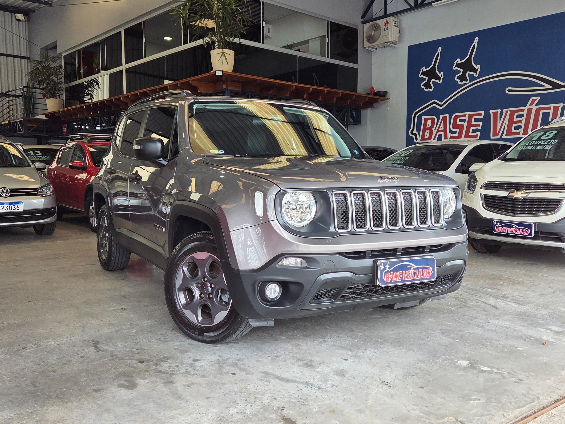 Jeep Renegade 1.8 4x2 Flex 16V Aut. na cor Cinza no Canoas / RS - 45925