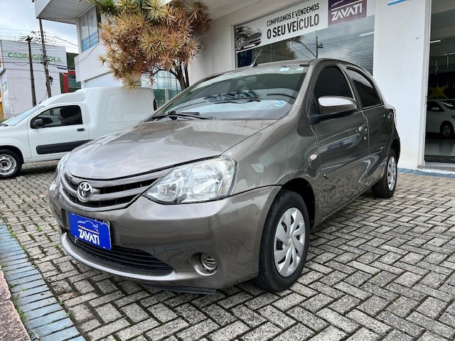 Toyota Etios X 1.3 Flex 16V 5p Mec. na cor Cinza em Campo Largo / PR - 45939