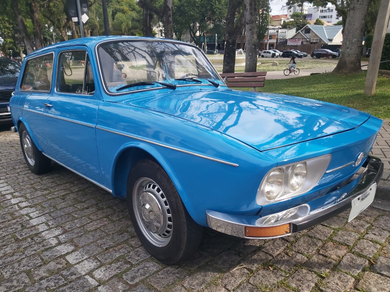 Volkswagen Passat Variant 1.8 Mec. na cor Azul em Curitiba / PR - 46050