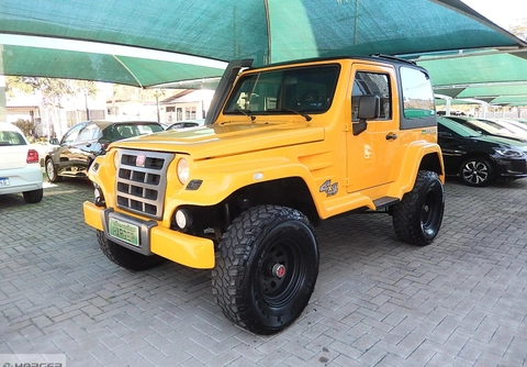 Troller T-4 2009 Amarelo — foto 1 de 3