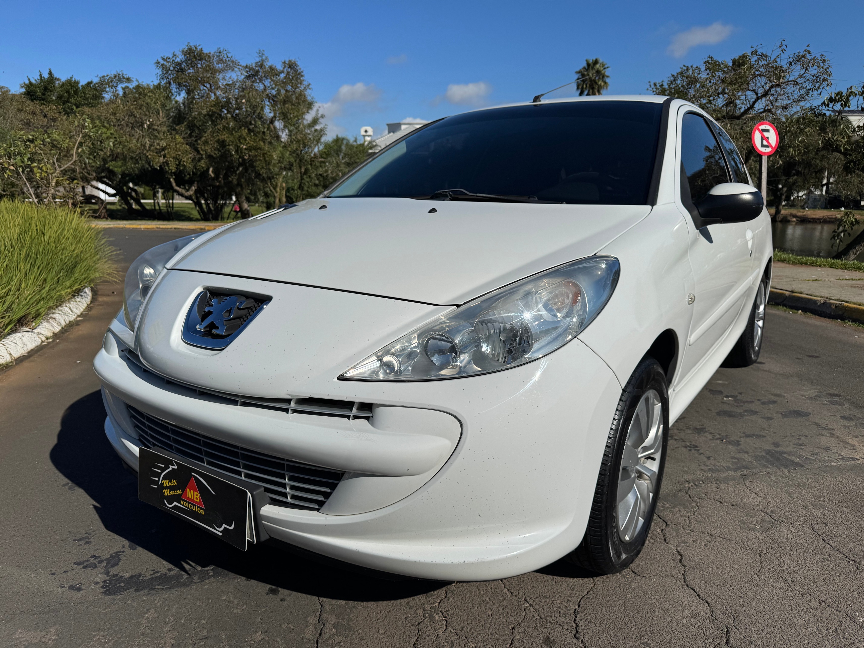 Peugeot 207 XR 1.4 Flex 8V 3p na cor Branco no Canoas / RS - 46090