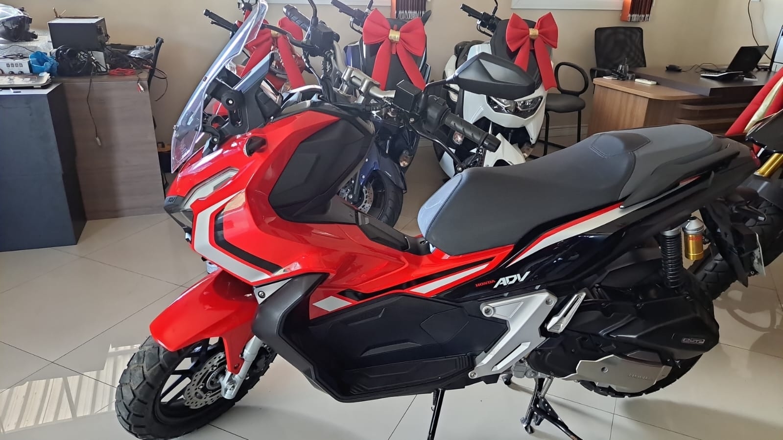 Honda ADV 150 2022 Vermelho — foto 1 de 3