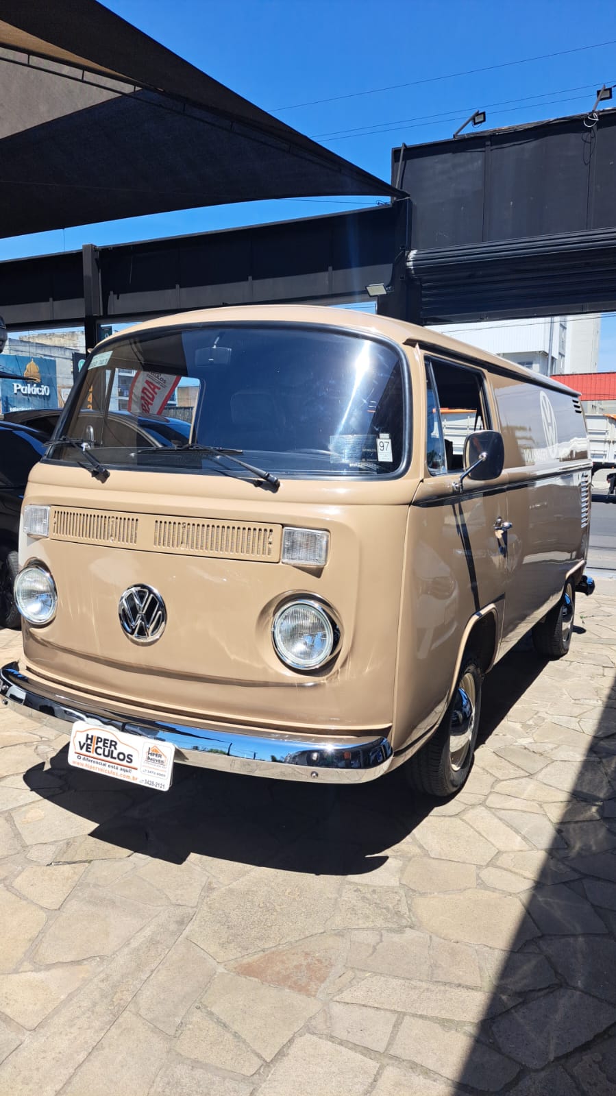 Volkswagen Kombi Standard/ Luxo/ Série Prata na cor Bege no Canoas / RS - 46658