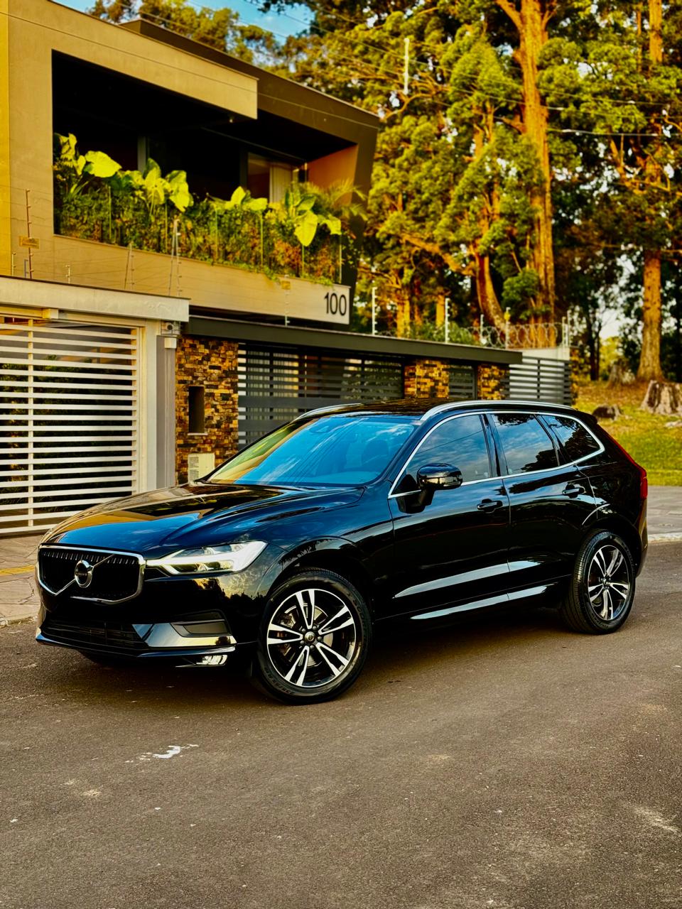 Volvo XC60 2018 Preto — foto 1 de 3