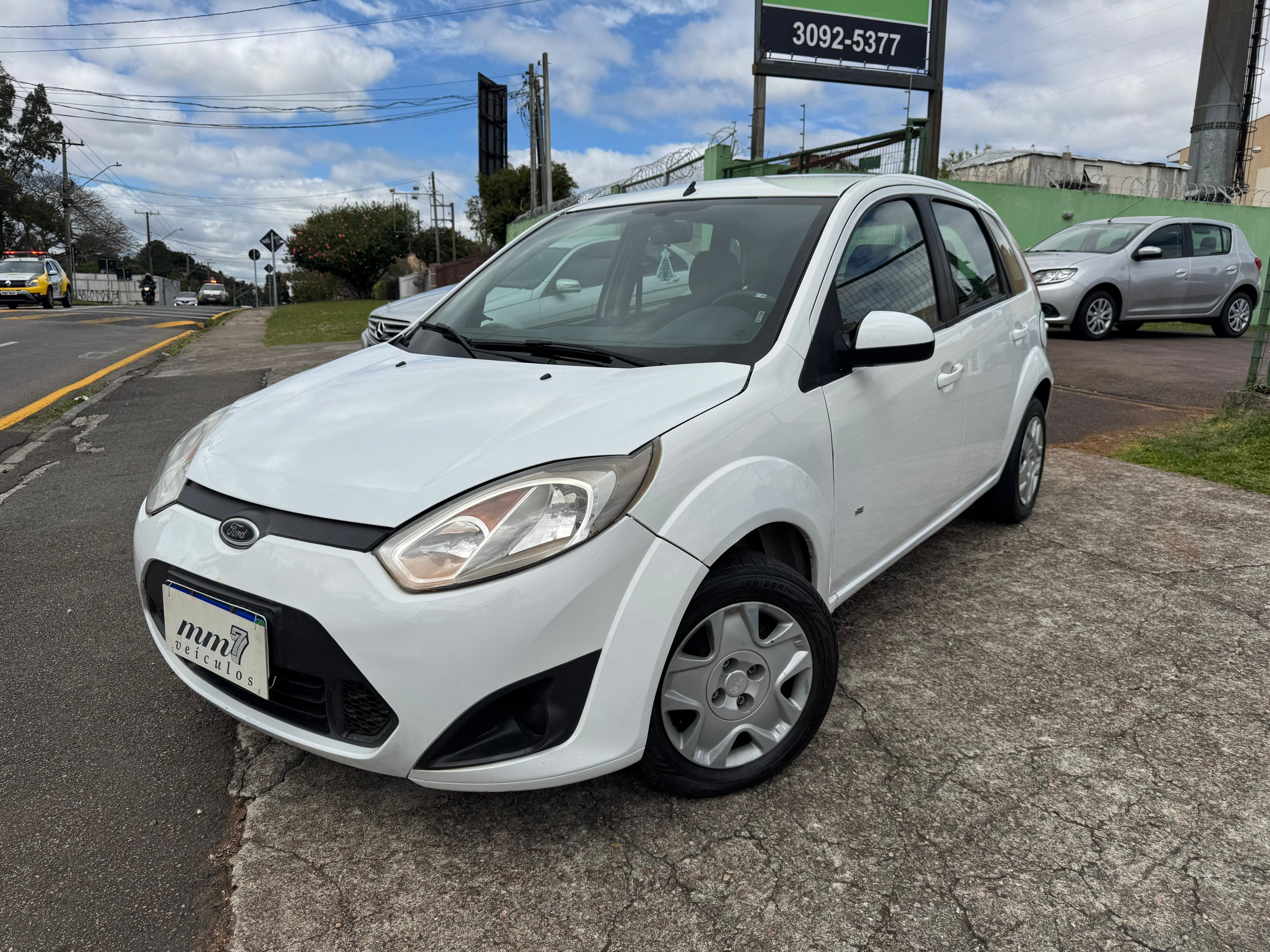 Ford Fiesta SE 1.0 8V Flex 5p na cor Branco em Curitiba / PR - 46911