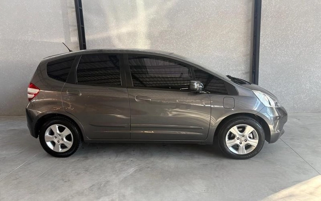 imagem-https://www.socarrao.com.br/sc-vehicle-images-prod/47003/1787921879875-7552054_1_B_b2381cd9b1.jpeg
