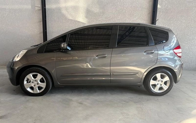imagem-https://www.socarrao.com.br/sc-vehicle-images-prod/47003/1787921879877-7552054_4_B_9e30f74d49.jpeg