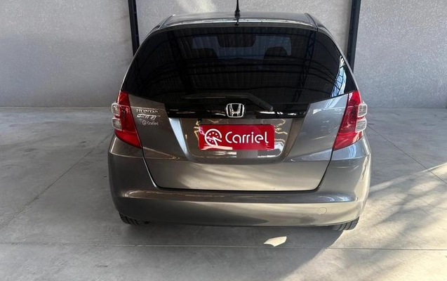 imagem-https://www.socarrao.com.br/sc-vehicle-images-prod/47003/1787921879880-7552054_7_B_f7c773939e.jpeg