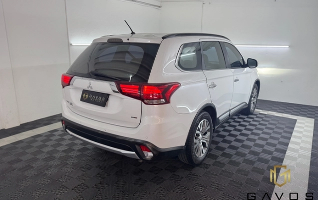 imagem-https://www.socarrao.com.br/sc-vehicle-images-prod/47223/1786540493923-X4cJK0jPOuSdcEwNTs1i5SbV3r1PhOOV.jpg