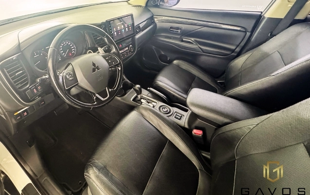 imagem-https://www.socarrao.com.br/sc-vehicle-images-prod/47223/1786540493937-LckLrGvnXp4pMK1mYnYNTabomTqHkgyg.jpg