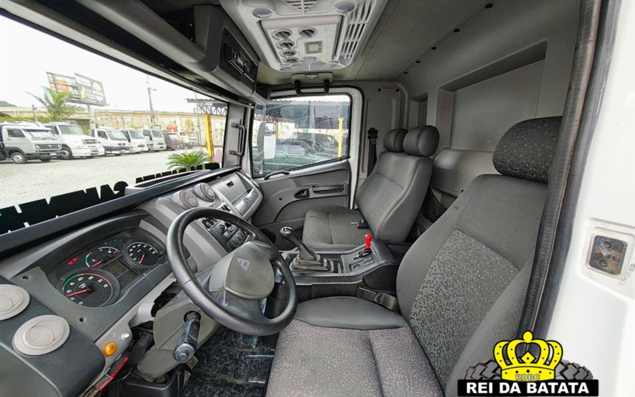 imagem-https://www.socarrao.com.br/sc-vehicle-images-prod/47349/1776252349152-Ny5qcGc.jpg