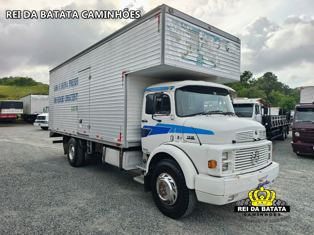 Mercedes-Benz L-1318 2p (diesel) na cor Branco em Blumenau / SC - 47352
