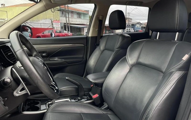 imagem-https://www.socarrao.com.br/sc-vehicle-images-prod/48004/1786107986540-7313292_5_B_a183717a21.jpeg