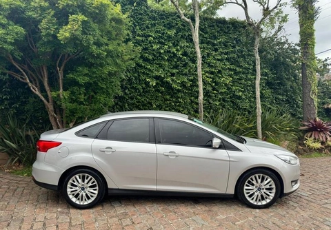Ford Focus 2018 Cinza — foto 1 de 3