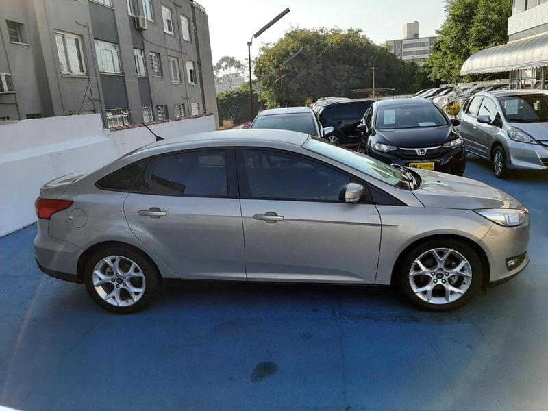 Ford Focus Sedan 2.0 16V/2.0 16V Flex 4p Aut. na cor Cinza no Porto Alegre / RS - 48858