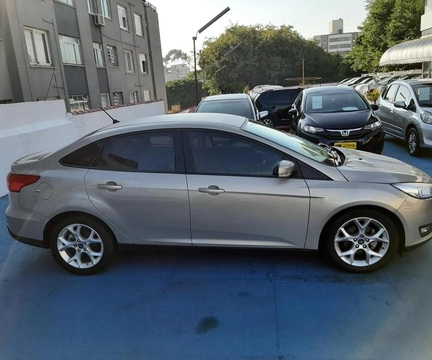 Ford Focus 2019 Prata — foto 1 de 3