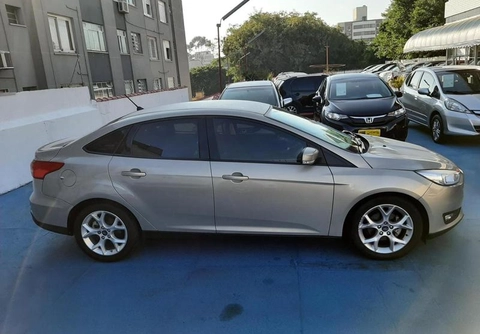 Ford Focus 2019 Prata — foto 1 de 3