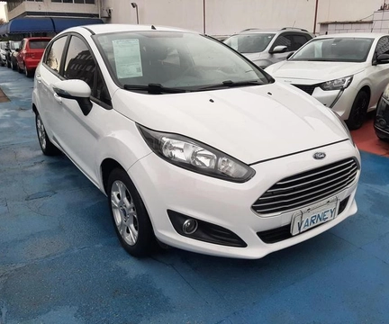 Ford Fiesta 2017 Branco — foto 1 de 3