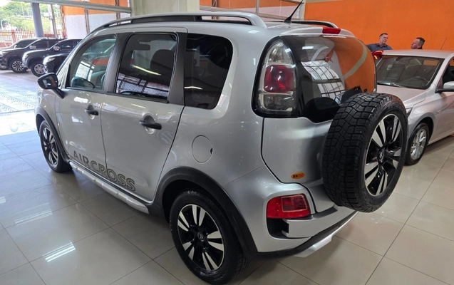 imagem-https://www.socarrao.com.br/sc-vehicle-images-prod/49044/1769988979920-6425954OR_1740659527_34_210.jpg
