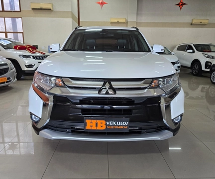 Mitsubishi OUTLANDER 2016 Branco — foto 1 de 3