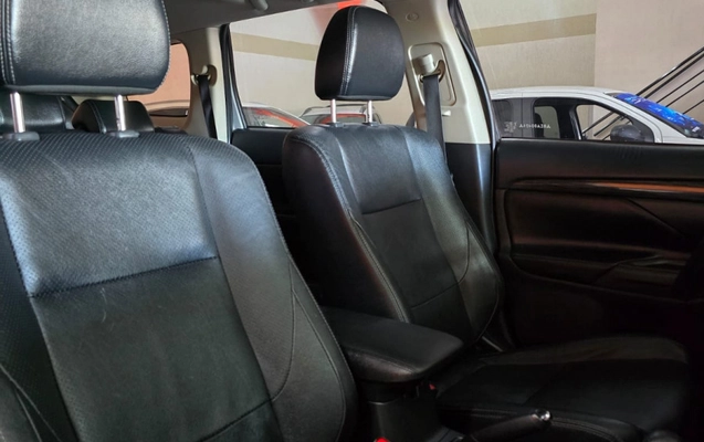 imagem-https://www.socarrao.com.br/sc-vehicle-images-prod/49067/1783450199458-RiAQYrGzo5KiT96hqeWuhKZrnXpbfqC8.jpg