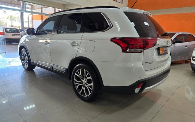imagem-https://www.socarrao.com.br/sc-vehicle-images-prod/49067/1783450199459-nsWlGFsyIP4w7I85pRFqK67OdqkYnsUT.jpg