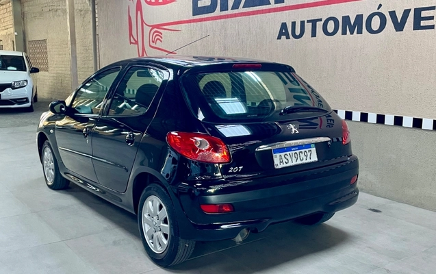 imagem-https://www.socarrao.com.br/sc-vehicle-images-prod/49095/1785522691939-EMyySekeP0Pa3Rfw9Noir9DWbEs8hRdn.jpg