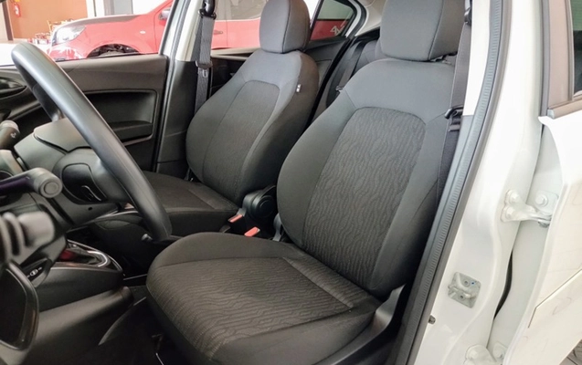 imagem-https://www.socarrao.com.br/sc-vehicle-images-prod/49181/1777922371501-926bd4e7-0d7d-4d1d-8b2d-a93788e45464.jpg