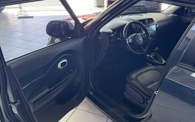 imagem-https://www.socarrao.com.br/sc-vehicle-images-prod/49502/1785768431582-4S6mNWSfHnlMDNI5MJdTJ40r0TaMSjCL.jpg