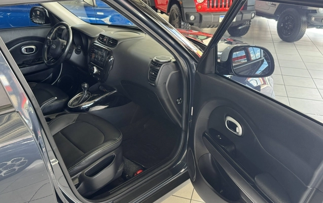 imagem-https://www.socarrao.com.br/sc-vehicle-images-prod/49502/1785768431590-Wd0fvt28mXS4zeZSHrGnF5FDRUwLFpA0.jpg