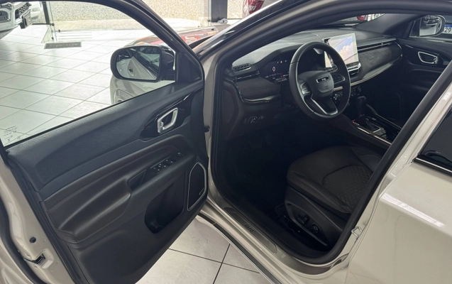 imagem-https://www.socarrao.com.br/sc-vehicle-images-prod/49519/1788291748611-FkGXShOz1lwJWMwGQlSGCCOCYuQr9cjY.jpg