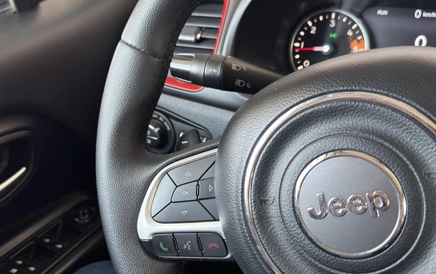 imagem-https://www.socarrao.com.br/sc-vehicle-images-prod/49599/1789650285257-4540151_17_B_ee7100e307.jpeg