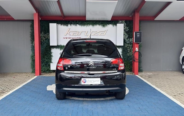 imagem-https://www.socarrao.com.br/sc-vehicle-images-prod/49677/1789499052226-7763764_12_B_38f2ae1fd3.jpeg