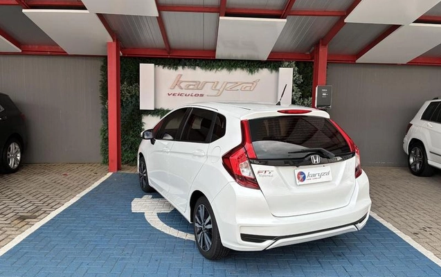 imagem-https://www.socarrao.com.br/sc-vehicle-images-prod/49678/1789499434134-7764496_5_B_9fb70d333a.jpeg