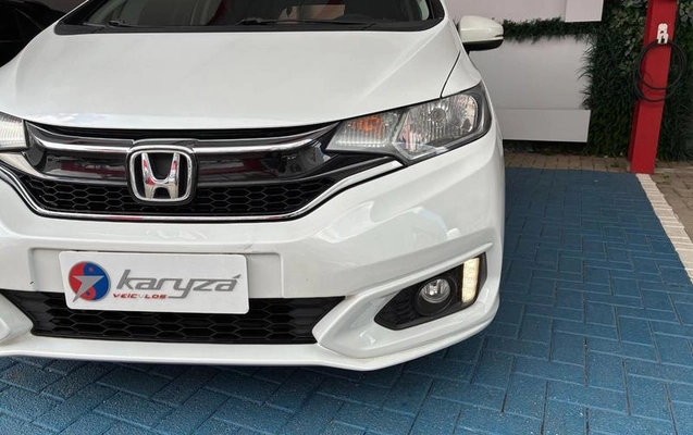 imagem-https://www.socarrao.com.br/sc-vehicle-images-prod/49678/1789499434136-7764496_17_B_cd99ade5f5.jpeg
