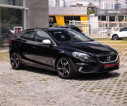 Volvo V40 2016 Preto — foto 1 de 3
