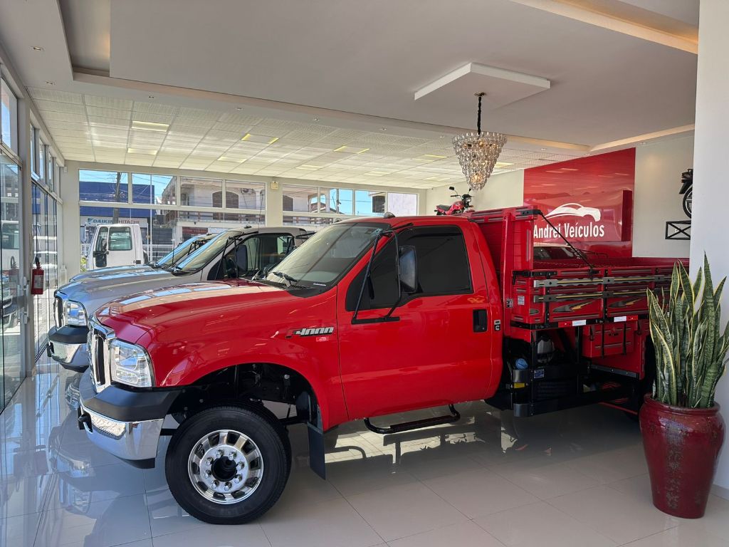 Ford F-4000 4x2 2p (diesel)(E5) 2019 Vermelho — foto 1 de 3