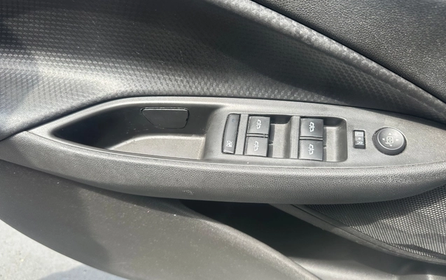 imagem-https://www.socarrao.com.br/sc-vehicle-images-prod/50940/1774029927948-MzBpaWlpLmpwZw.jpg