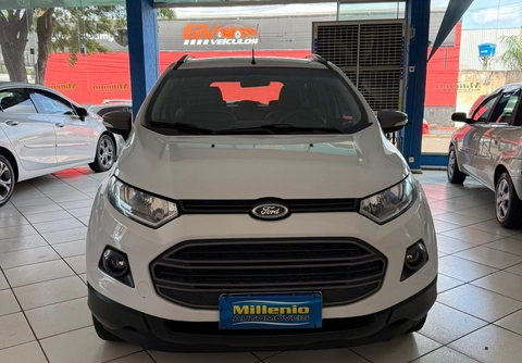 Ford EcoSport 2015 Branco — foto 1 de 3