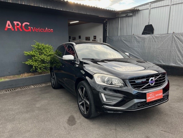 Volvo XC60 T-6 R-DESIGN 2.0 306cv FWD 5p na cor Preto em Curitiba / PR - 51533