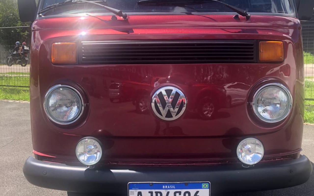 Volkswagen Kombi Standard/ Luxo/ Série Prata na cor Vermelho em Curitiba / PR - 51738