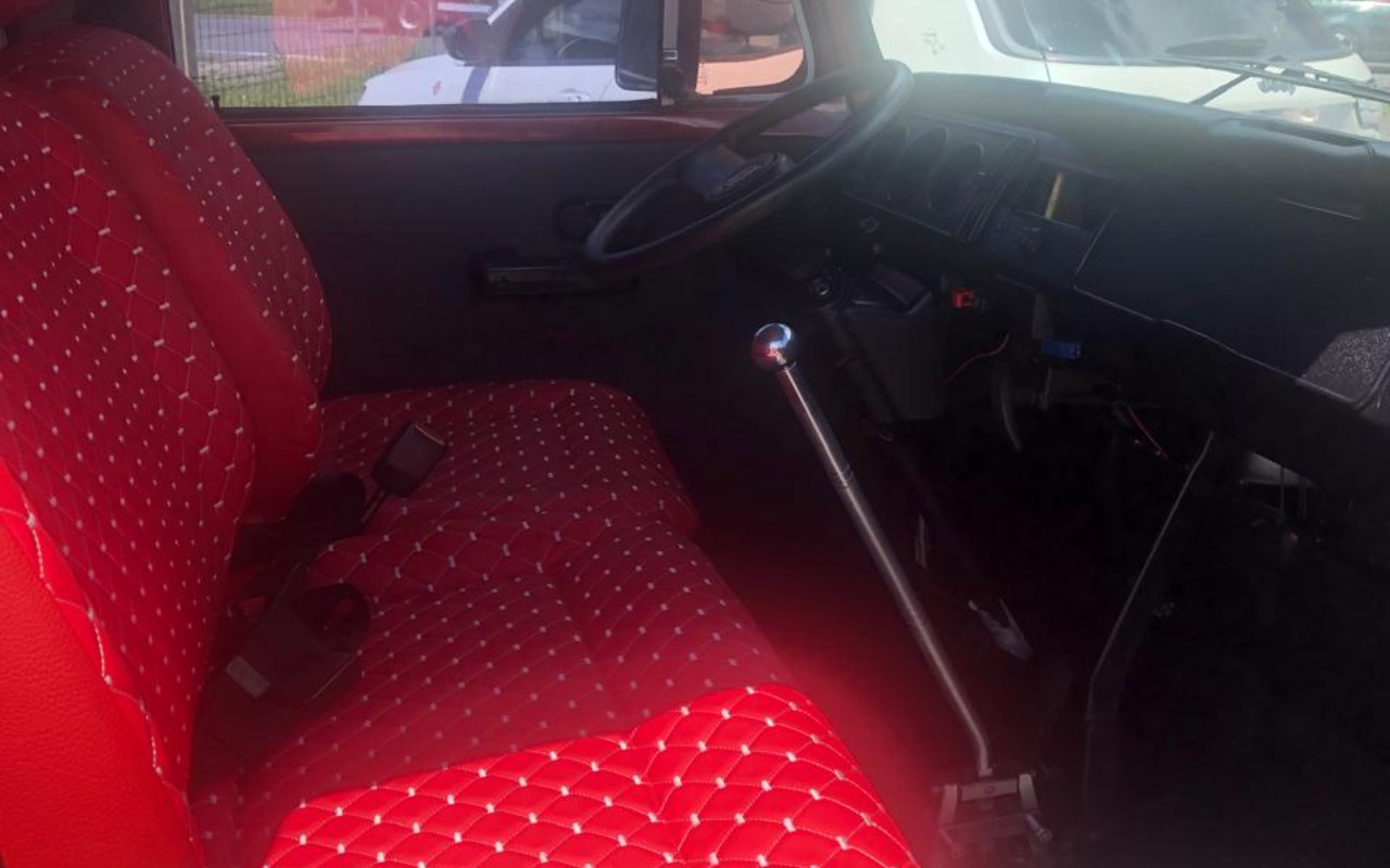 imagem-https://www.socarrao.com.br/sc-vehicle-images-prod/51738/1770915866184-NzI2ODM5MGYtN2M3OS00NGY1LWIzMTAtYmE5YmNmNjM2NWUyLmpwZw.jpg